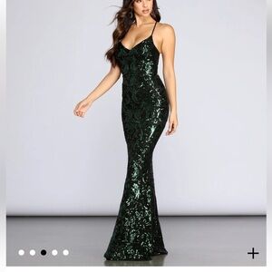 NWT Elegant Green Sequin Backless Evening Gown